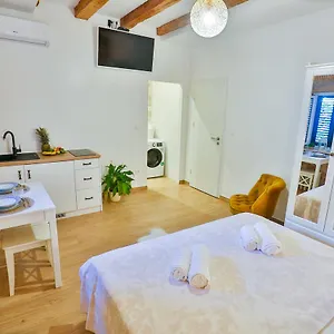 Mana Centre , Split Croatia